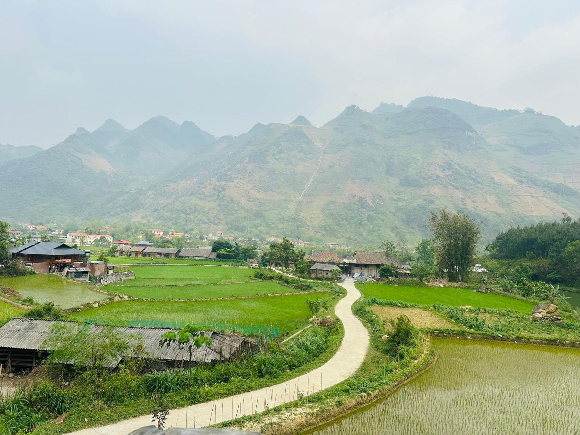 Du Gia Field View Homestay Làng Cac Exterior photo