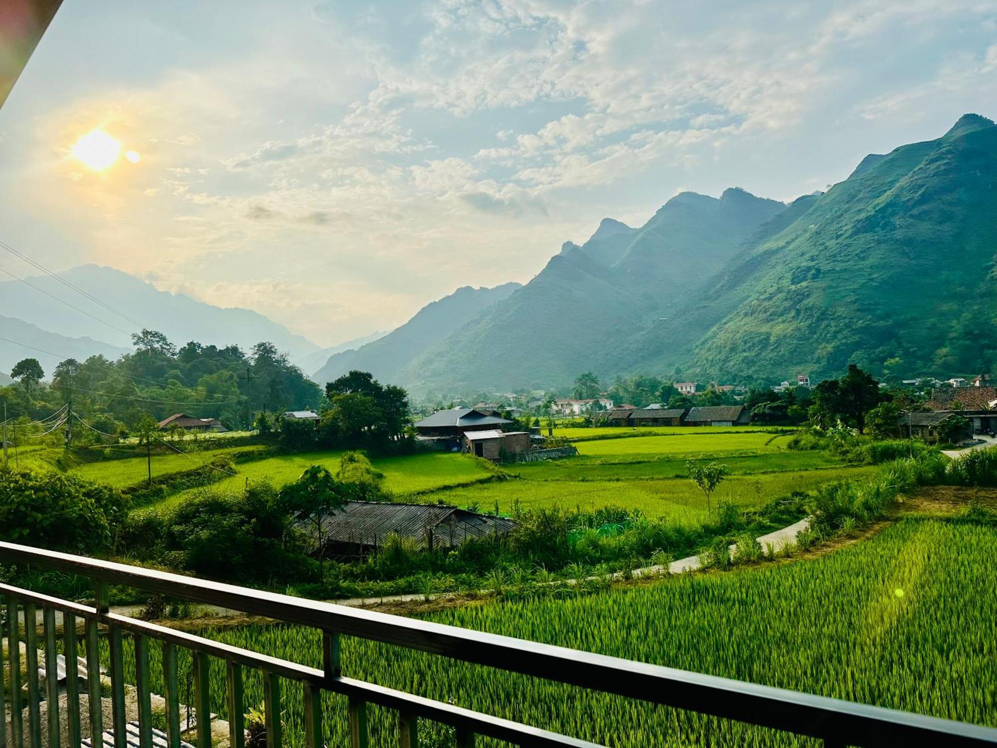 Du Gia Field View Homestay Làng Cac Exterior photo