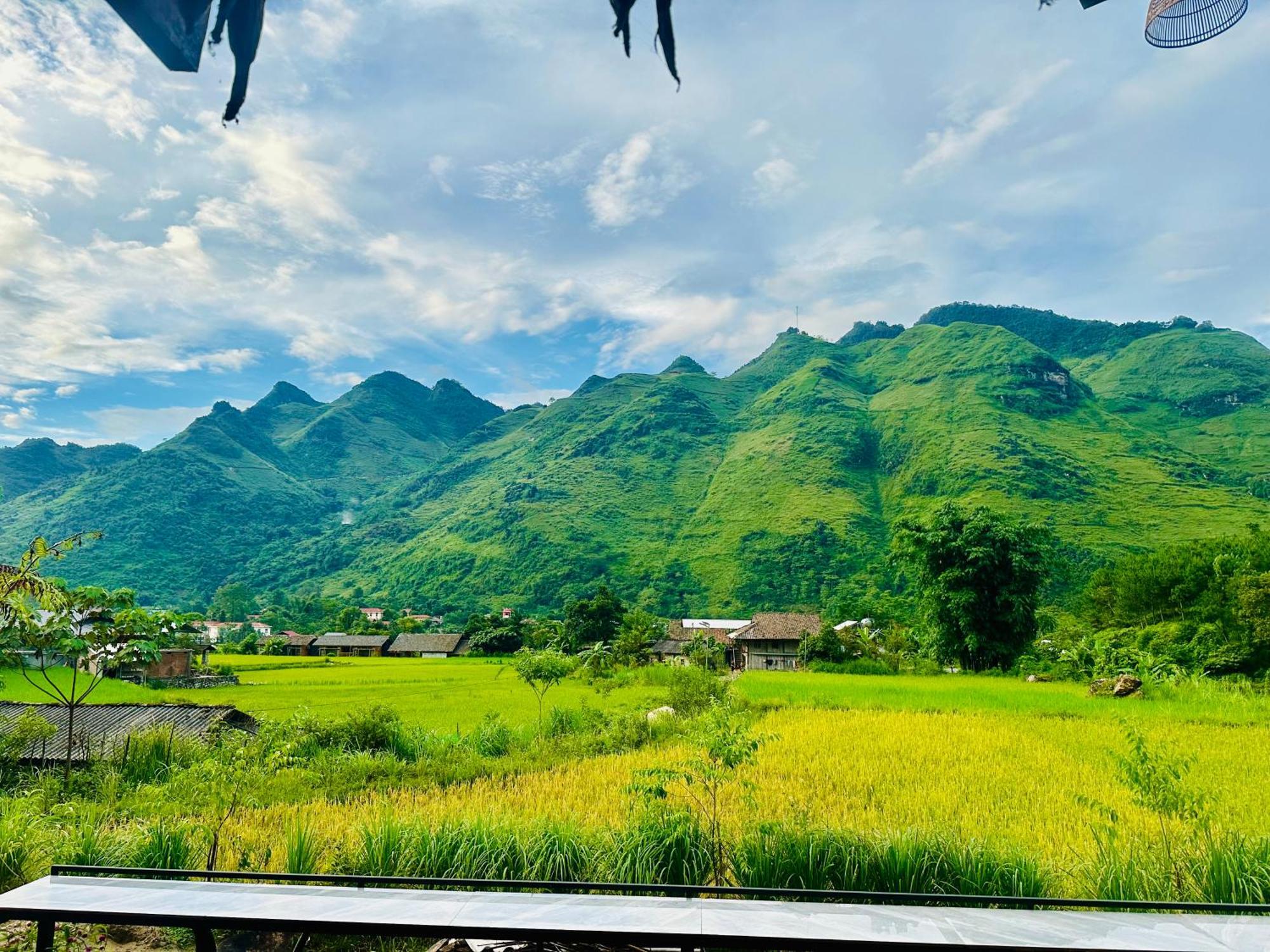 Du Gia Field View Homestay Làng Cac Exterior photo